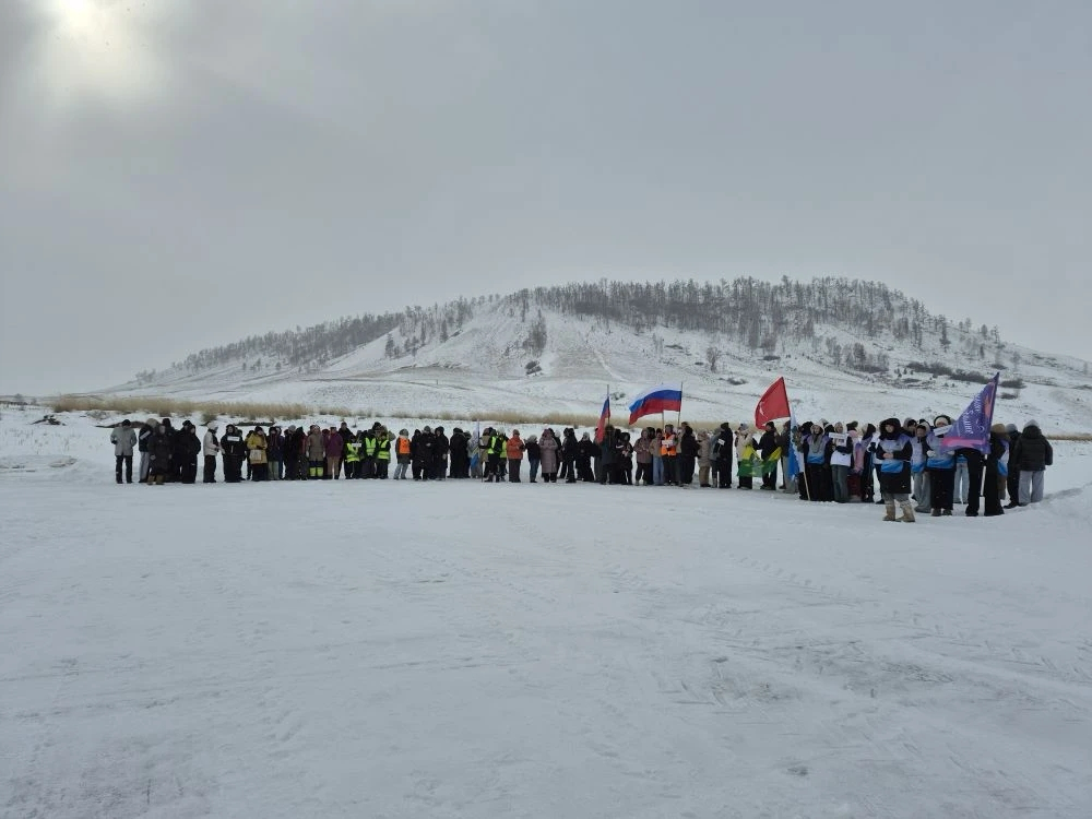 В Нукутском районе молодежь отправилась в ледовый переход по Унгинскому заливу
