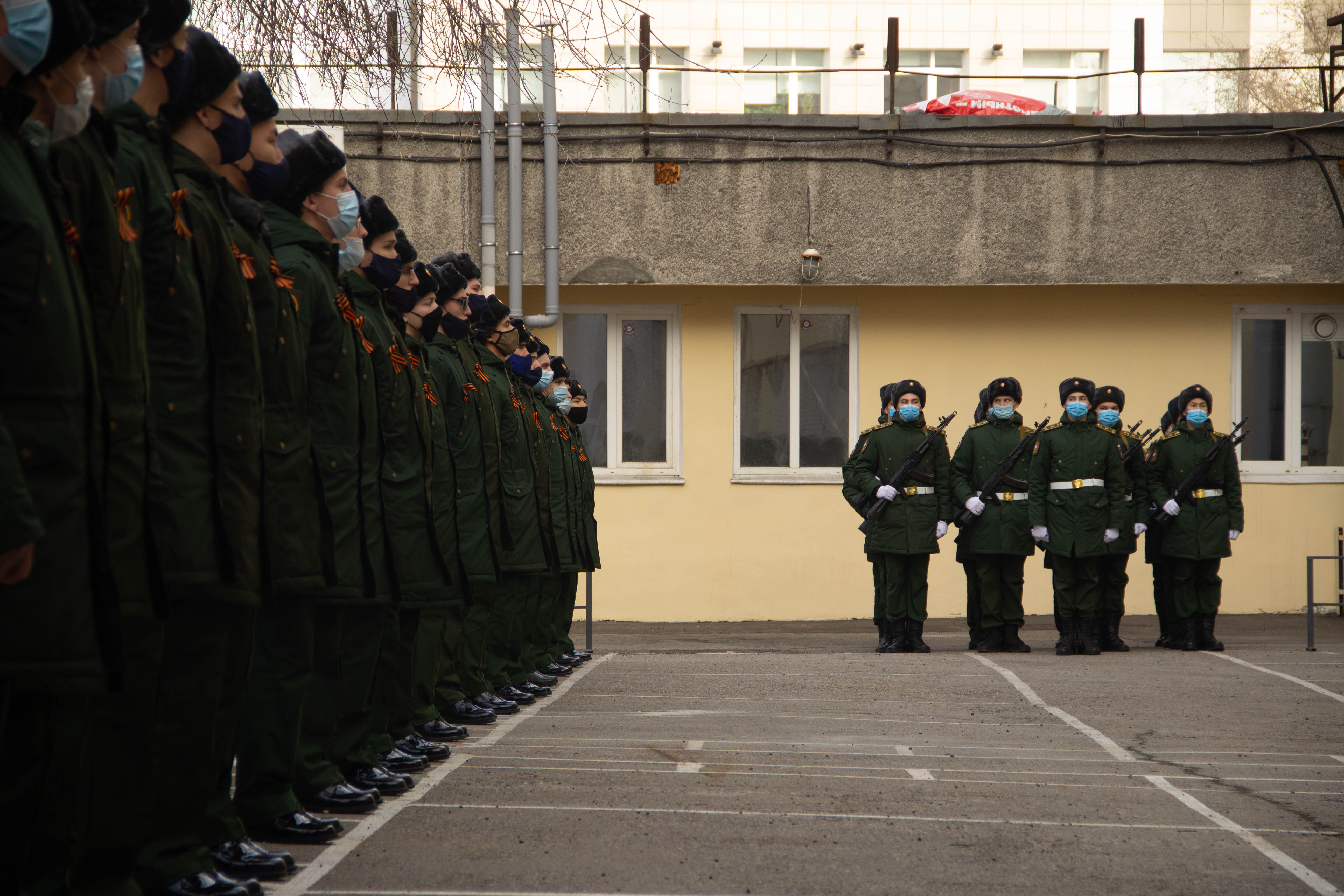 Курсантам военного учебного центра при Иркутском государственном университете вручили погоны